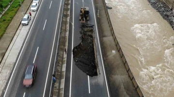 Rize’de yağışlar nedeniyle çöken yolda çalışma başlatıldı
