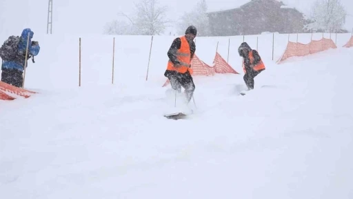 Rizelilerin Snowboard’ı Petranboard nefes kesti
