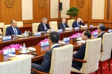 Rus Bakan Lavrov ve Çinli Mevkidaşı Wang Yi Pekin’de görüştü
