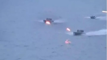 Rusya, Kırım'a ilerleyen 3 botu yok etti