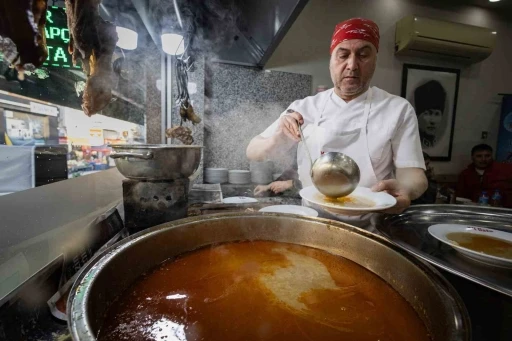 Sadece Güney Doğu’da değil İzmir’in o ilçesi de güne kebapla başlıyor
