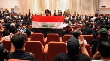 Sadr Grubu lideri Mukteda Sadr Irak’ta erken seçim çağrısı yaptı