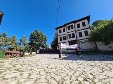 Safran Festivali kortej yürüyüşüyle başladı
