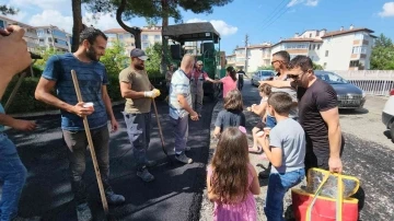 Safranbolu’da çocuklardan belediye işçilerine dondurma sürprizi
