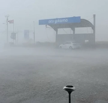 Sağanak yağış hayatı olumsuz etkiledi
