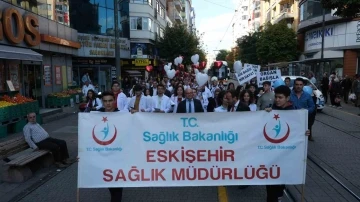 Sağlık çalışanları ve vatandaş ‘Organ Bağışı Haftası’ yürüyüşünü gerçekleştirdi
