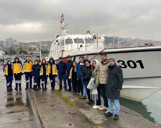 Sahil Güvenlik Komutanlığı, tıbbi tahliye eğitimi faaliyetlerini sürdürüyor
