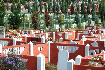 Sakarya Büyükşehir’den bayram arifesinde mezarlıklara ücretsiz ulaşım
