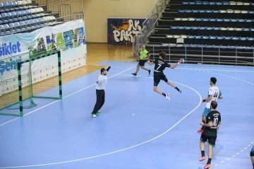 Sakarya Büyükşehir Hentbol Takımı, Ümraniye Belediyesi’ni 40-27’lik skorla mağlup etti
