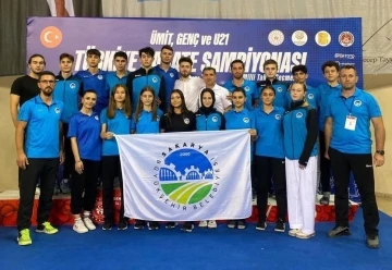 Sakarya Büyükşehir karate sporcuları gururlandırdı
