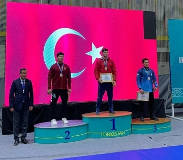 Sakarya Büyükşehir sporcusundan Kazakistan’da Milli gurur
