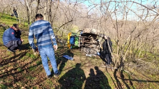 Sakarya’da devrilen traktörün altında kalan sürücü hayatını kaybetti
