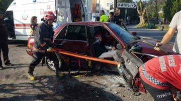 Sakarya’da iki otomobil çarpıştı: 2 yaralı
