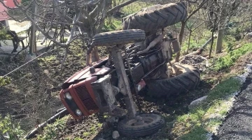 Sakarya’da traktör devrildi: 1 yaralı
