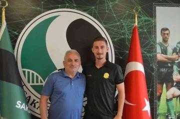 Sakaryaspor, Hakan Yavuz ile 3 yıllık sözleşme imzaladı
