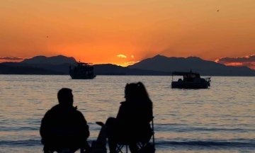 ’Sakin kent’te tablo gibi gün batımı
