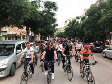 Salihli’de pedallar sağlık için çevrildi
