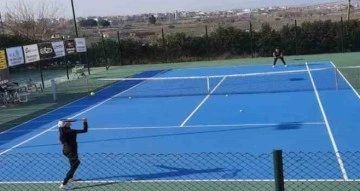 Salihli’de depremzedeler yararına tenis turnuvası düzenlendi