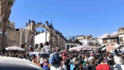 Şam’daki tarihi Emevi Camii’nin zincirleri kırıldı
