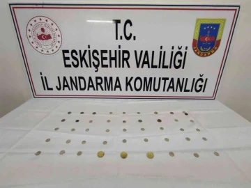 Saman yüklü tırda taşınan 46 sikke ele geçirildi
