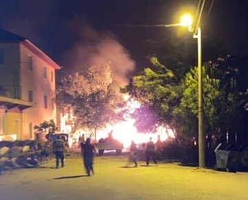 Samanlıktan yükselen alevler mahalleye korku dolu anlar yaşattı
