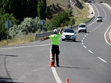 Samsun’da bayram tatilinde 4,25 milyon TL ceza yazıldı, 497 araç trafikten men edildi
