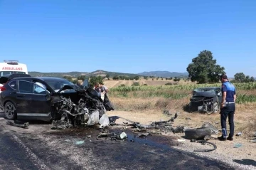 Samsun’da iki araç kafa kafaya çarpıştı: 6 yaralı
