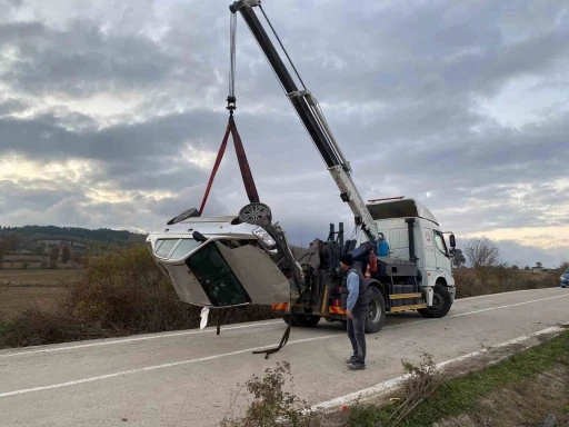 Samsun’da kontrolden çıkan otomobil 4 takla attı: 2 yaralı
