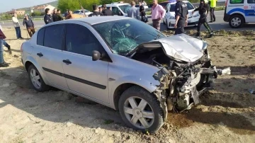 Samsun’da otomobil ile traktör çarpıştı: 4 yaralı
