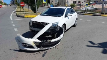 Samsun’da otomobil ticari taksiyle çarpıştı: 1 yaralı
