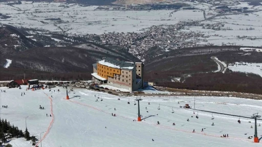 Samsun’daki kayak merkezinde vatandaşların kar eğlencesi sürüyor
