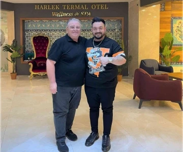 Sanatçı Hüseyin Kağıt Harlek Termal Otel’i tercih etti
