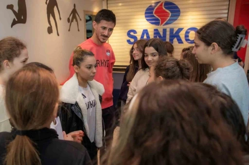 SANKO Okulları öğrencileri milli sporcularla buluştu
