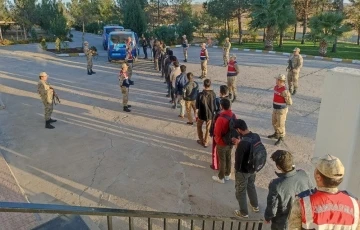 Şanlıurfa’da 24 kaçak göçmen yakalandı
