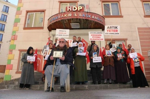 Şanlıurfa’da 7 aydır oğlundan haber alamayan baba Diyarbakır’da evlat nöbetine katıldı