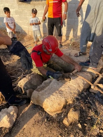 Şanlıurfa’da itfaiye ekipleri kuyuya düşen kedi için seferber oldu
