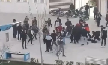 Şanlıurfa’da lise öğrencilerinin kavgası kamerada
