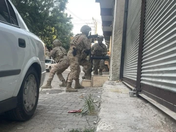 Şanlıurfa’da &quot;kanunsuz silahlanmaya hayır&quot; operasyonu: 57 gözaltı
