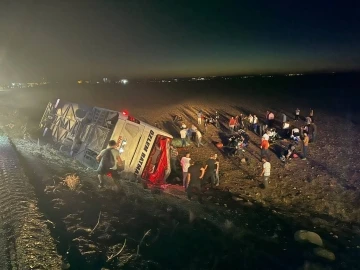 Şanlıurfa’da yolcu otobüsü şarampole devrildi: 25 yaralı
