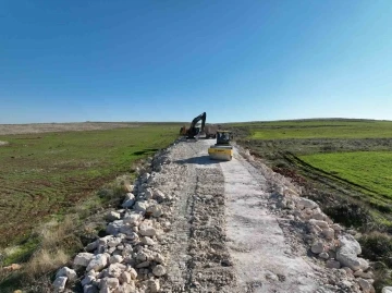 Şanlıurfa kırsalında yol çalışmaları devam ediyor
