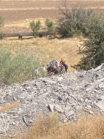 Şarampole devrilen traktörün sürücüsü yaşamını yitirdi