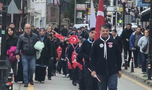 Sarıkamış şehitlerini 3.5 kilometrelik yol yürüyerek andılar
