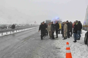 Sarıkamış’ta zincirleme kaza: 2 ölü, 8 yaralı
