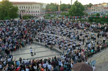 Sazını alan meydana çıktı, müzik şöleni yaşandı
