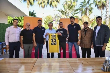 Seçer, Erkek Basketbol Takımıyla bir araya geldi
