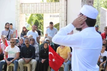 Şehidi ellerinde Türk bayraklarıyla yürüyüp kabri başında andılar
