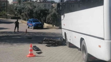 Şehir içi minibüs motosikletle çarpıştı:1 yaralı
