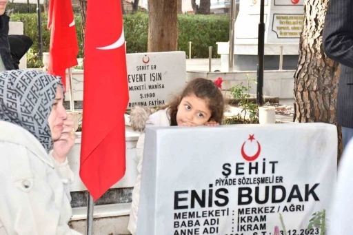 Şehit Enis Budak mezarı başında anıldı
