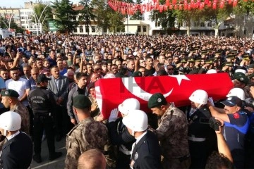 Şehit özel harekat polisi son yolculuğuna uğurlandı