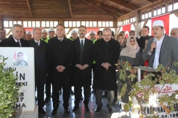 Şehit polis Fethi Sekin kabri başında anıldı
